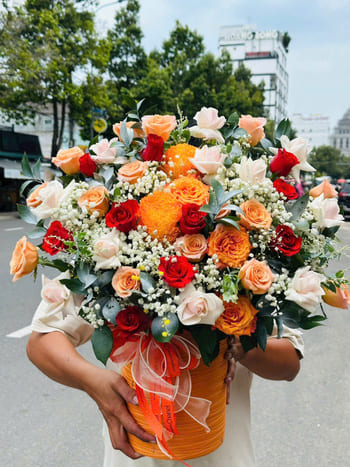 Shop Hoa Tươi Xã Phú Linh Tuyên Quang Nhân Viên Thiết Kế Hoa Chuyên Nghiệp