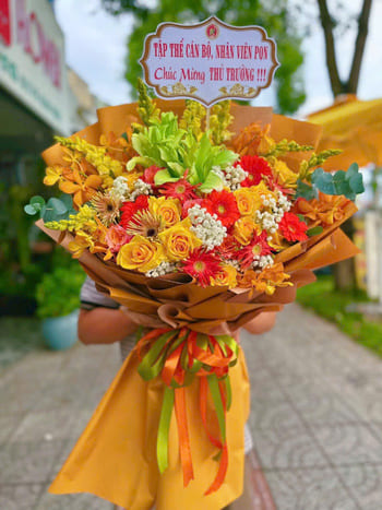 Shop Hoa Tươi Xã Lương Thịnh Lào Cai Thợ Thiết Kế Hoa Sáng Tạo