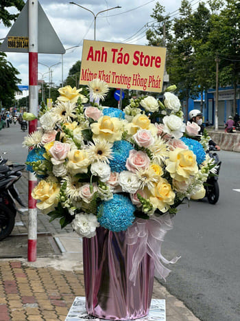 Shop Hoa Tươi Xã Y Tý Lào Cai Đội Ngũ Nhân Viên Cắm Hoa Sáng Tạo
