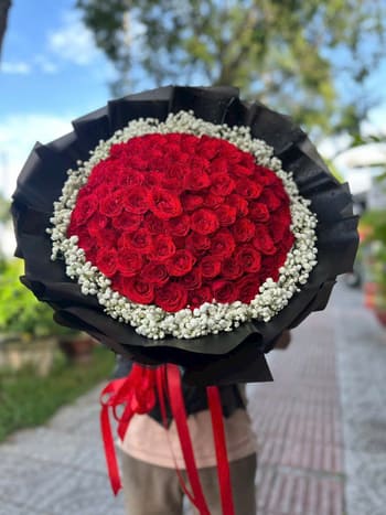 Shop Hoa Tươi Xã Bảo Yên Lào Cai Đội Ngũ Nhân Viên Thiết Kế Hoa Nhanh