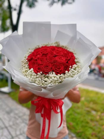 Shop Hoa Tươi Xã Minh Lương Lào Cai Đội Ngũ Nhân Viên Cắm Hoa Tỉ Mỉ