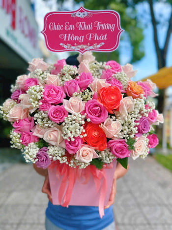 Shop Hoa Tươi Xã Lùng Phình Lào Cai Đội Ngũ Nhân Viên Thiết Kế Hoa Sáng Tạo