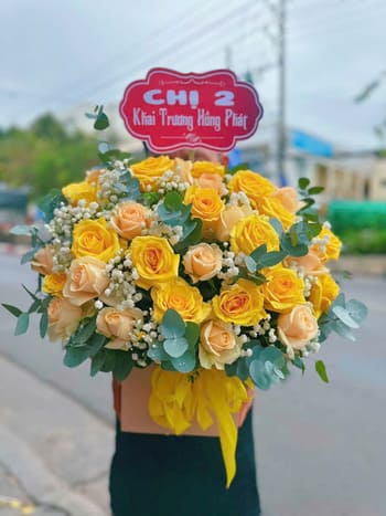 Shop Hoa Tươi Phường Quế Võ Bắc Ninh Đội Ngũ Nhân Viên Thiết Kế Hoa Sáng Tạo