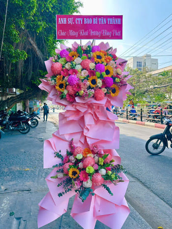 Shop Hoa Tươi Phường Tân Hưng Hải Phòng Nhân Viên Thiết Kế Hoa Sang Trọng