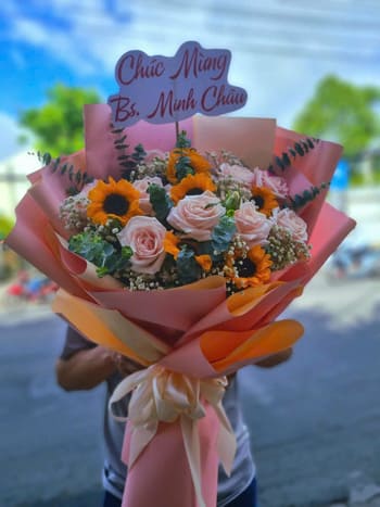 Shop Hoa Tươi Xã Phát Diệm Ninh Bình Đội Ngũ Nhân Viên Thiết Kế Hoa Nhanh