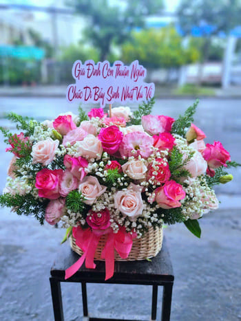 Shop Hoa Tươi Xã Nam Lý Ninh Bình Nhân Viên Thiết Kế Hoa Tỉ Mỉ